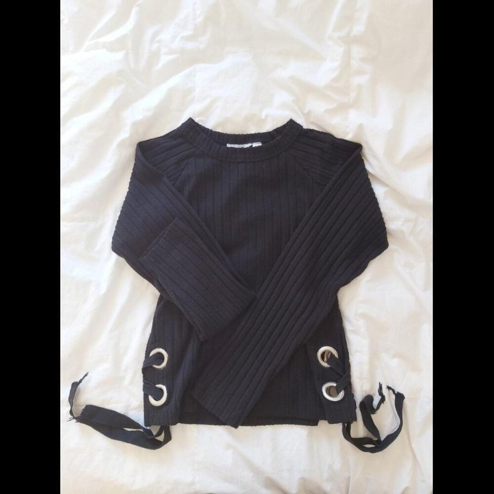 Cute and chic long sleeves shirt🖤
